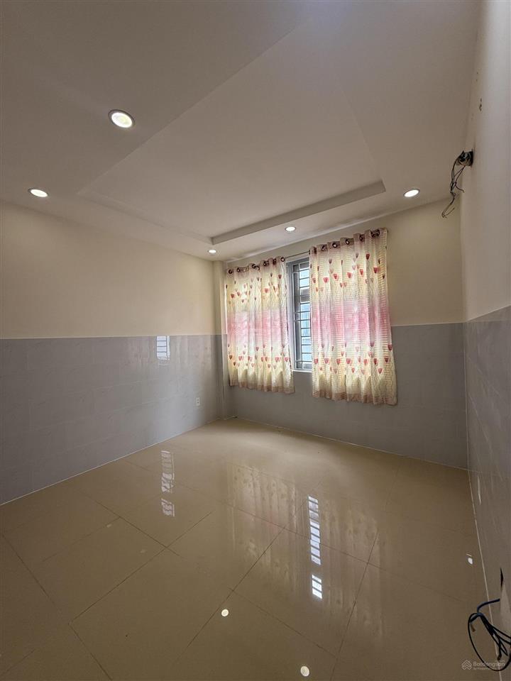 Bán gấp nhà 2 tầng ngay đường số 9 thông kdt vạn phúc city, ngang 5m, cách ql13 200m