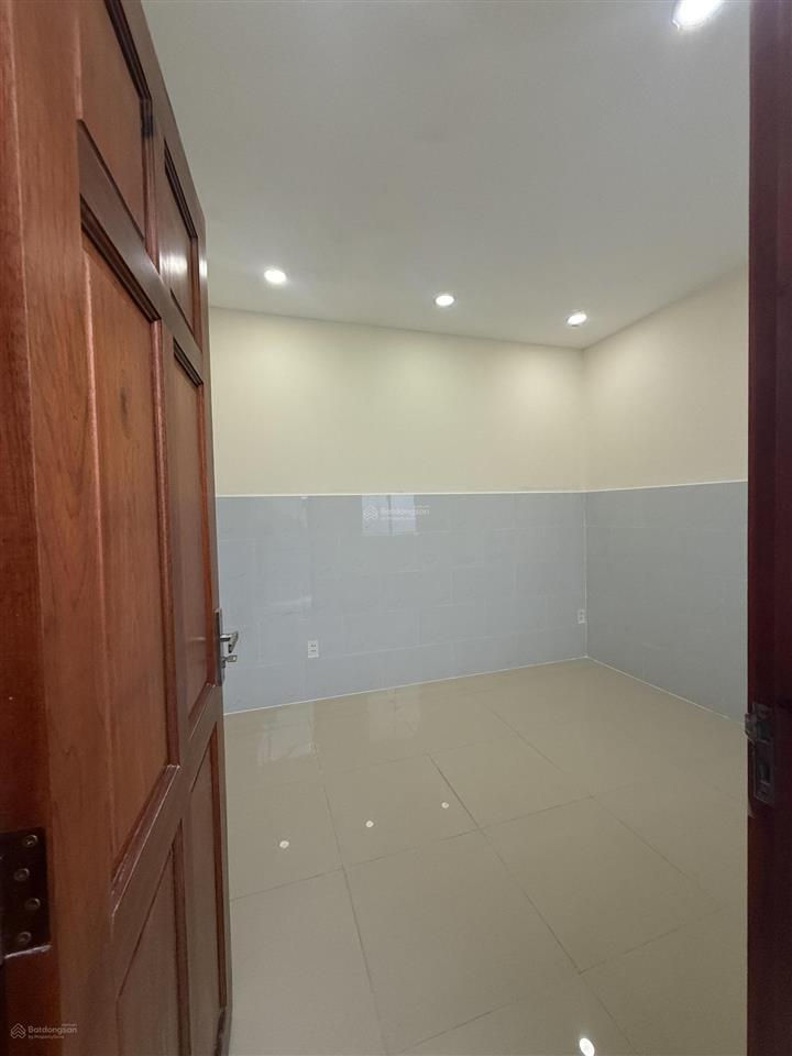 Bán gấp nhà 2 tầng ngay đường số 9 thông kdt vạn phúc city, ngang 5m, cách ql13 200m
