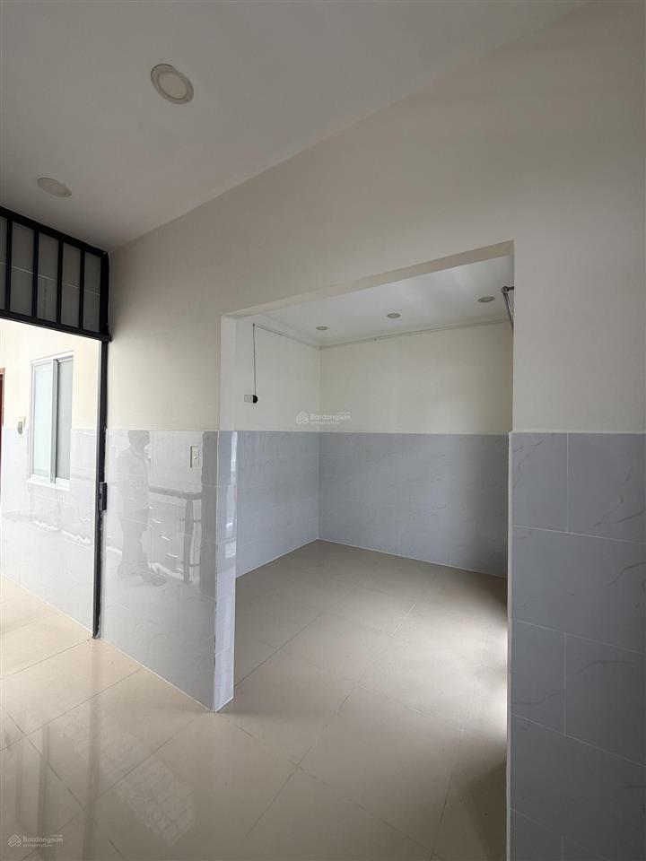 Bán gấp nhà 2 tầng ngay đường số 9 thông kdt vạn phúc city, ngang 5m, cách ql13 200m