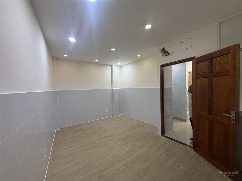 Bán gấp nhà 2 tầng ngay đường số 9 thông kdt vạn phúc city, ngang 5m, cách ql13 200m