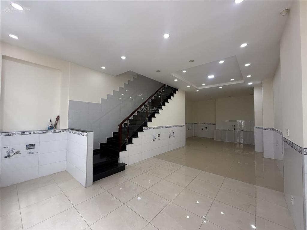 Bán gấp nhà 2 tầng ngay đường số 9 thông kdt vạn phúc city, ngang 5m, cách ql13 200m