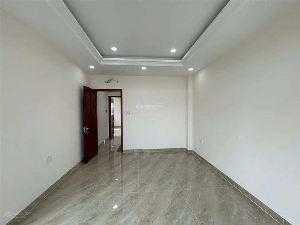 Bán nhà mới xây 3 tầng ngang 5m ngay đường hiệp bình, cách phạm văn đồng 400m. sát chợ hiệp bình
