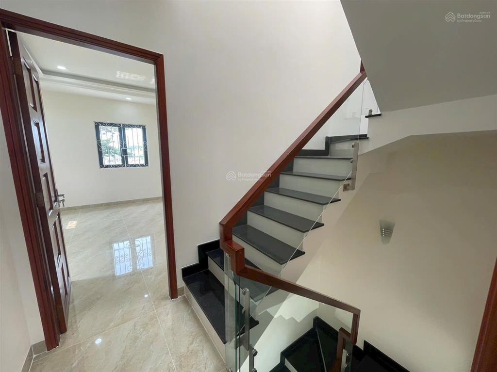 Bán nhà mới xây 3 tầng ngang 5m ngay đường hiệp bình, cách phạm văn đồng 400m. sát chợ hiệp bình
