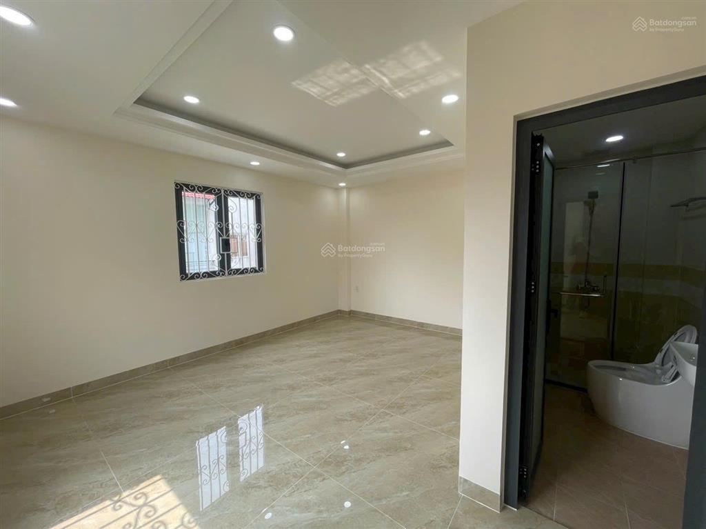 Bán nhà mới xây 3 tầng ngang 5m ngay đường hiệp bình, cách phạm văn đồng 400m. sát chợ hiệp bình