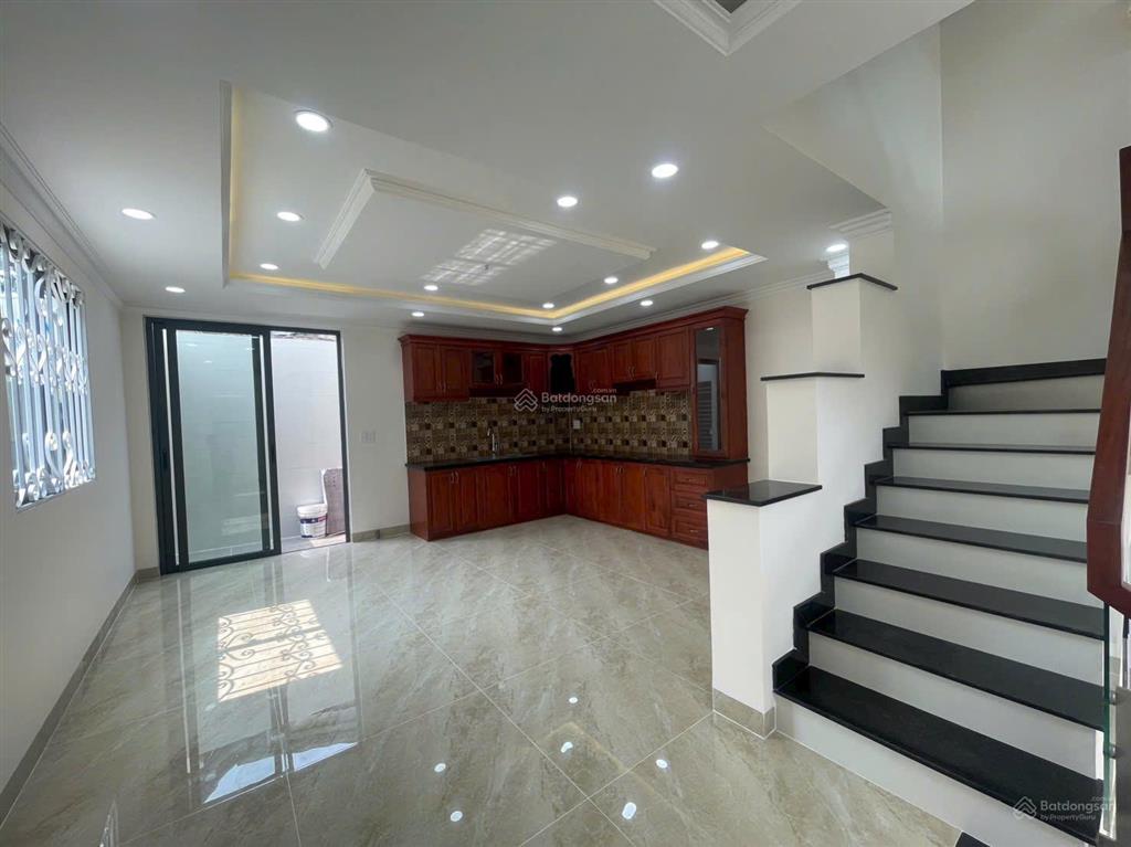 Bán nhà mới xây 3 tầng ngang 5m ngay đường hiệp bình, cách phạm văn đồng 400m. sát chợ hiệp bình
