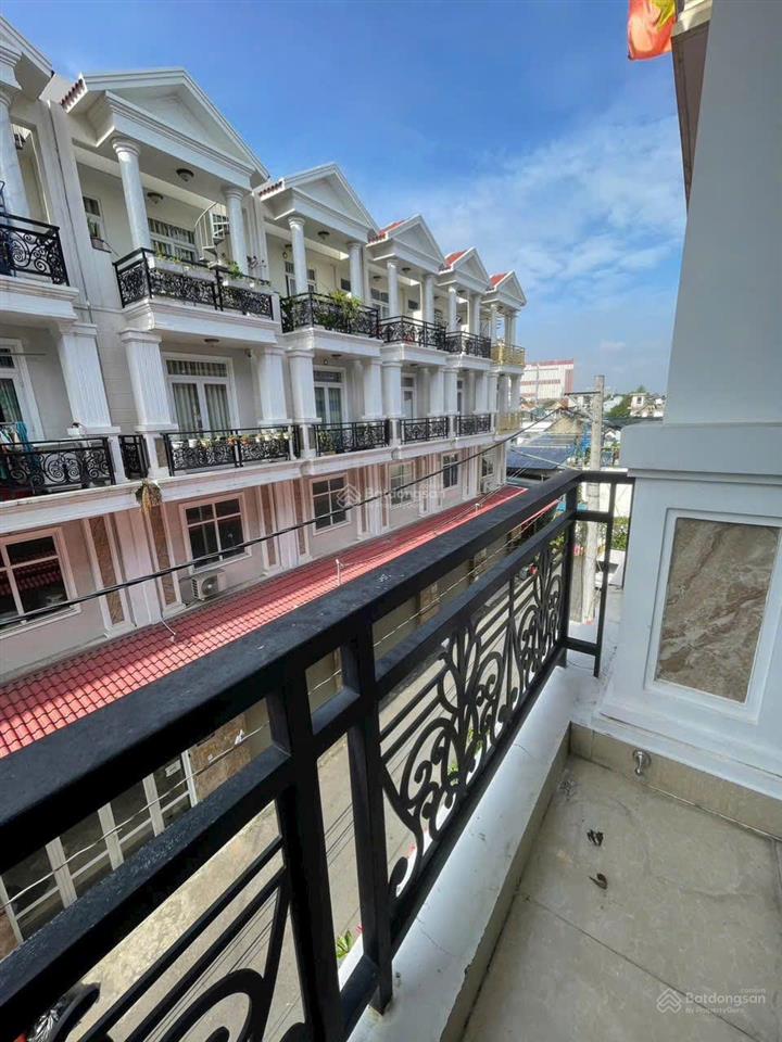 Cho thuê nhà đồng bộ 3 tầng khu văn minh ngay ngã tư hiệp bình phước, cách ql13 50m