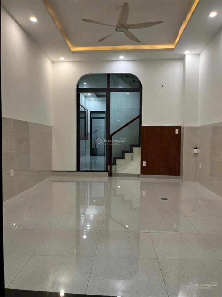 Bán nhà 3 tầng ngay khu biệt thự jamona, cách ql13 200m, đường thông thoáng 8m