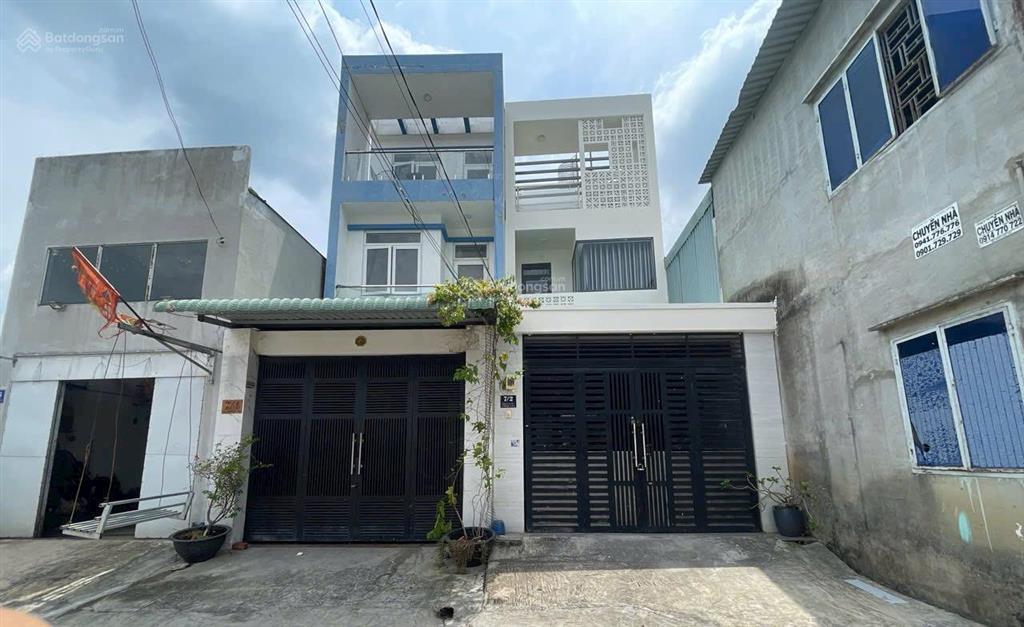 Bán nhà 3 tầng ngay khu biệt thự jamona, cách ql13 200m, đường thông thoáng 8m