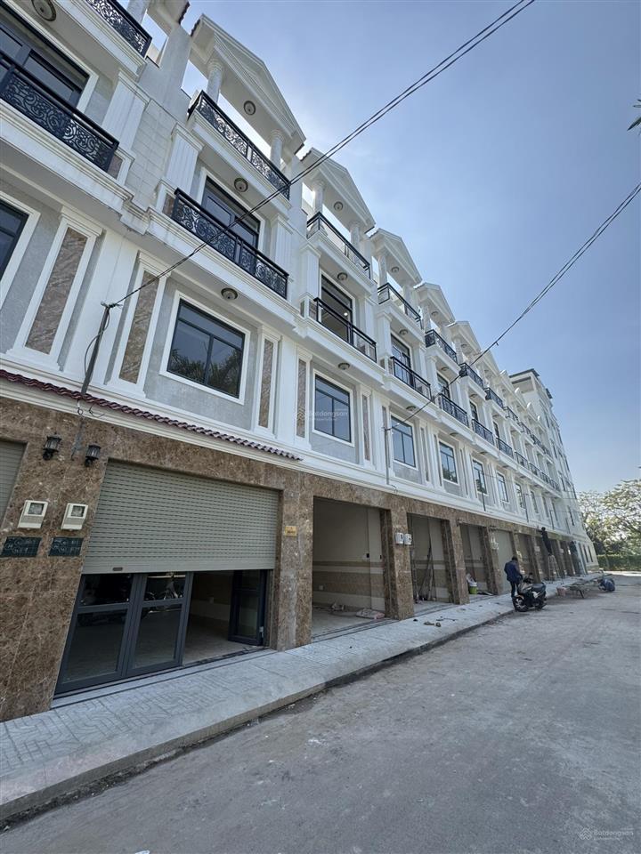 Nhà 4 tầng ven sông sg đẹp nhất trục ql13