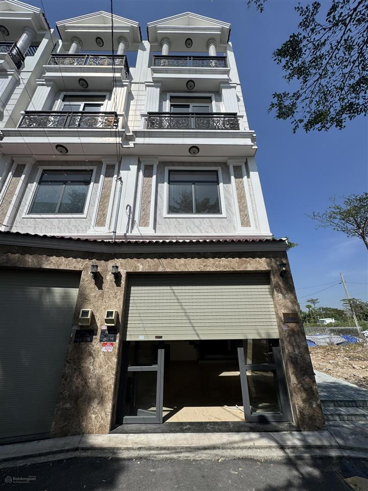 Nhà 4 tầng ven sông sg đẹp nhất trục ql13