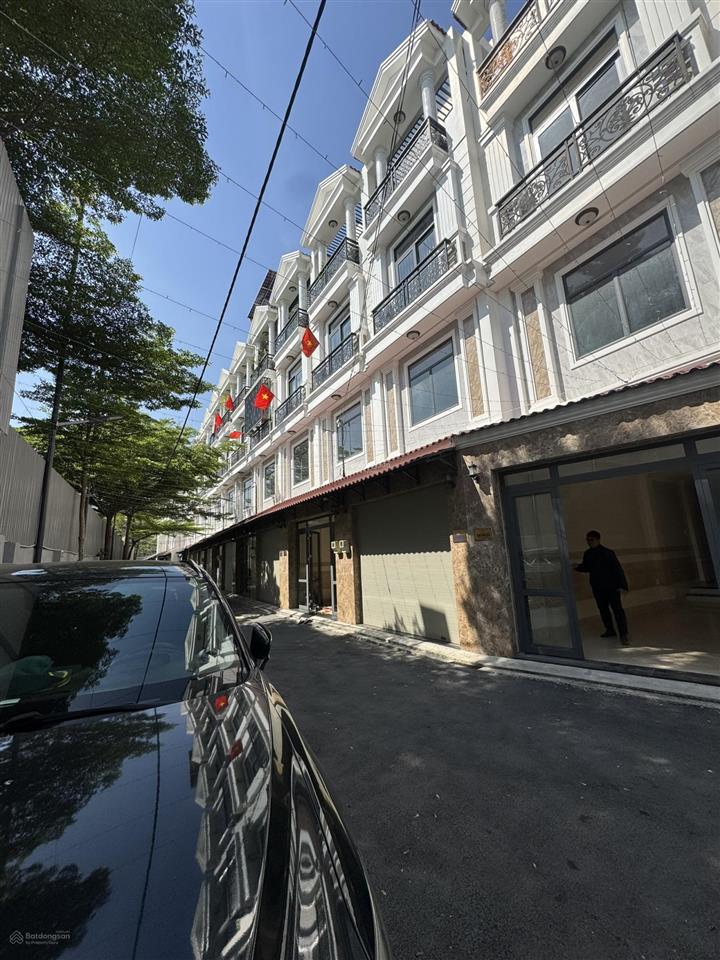 Nhà 4 tầng ven sông sg đẹp nhất trục ql13