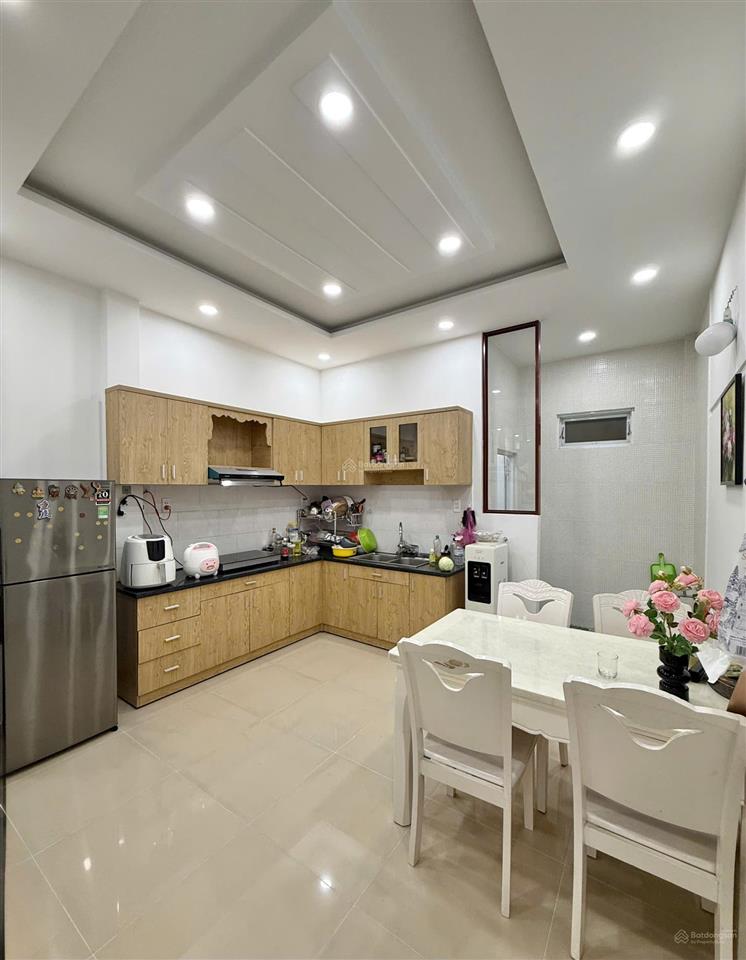 Sát mặt tiền ql13  kdc an ninh  nội khu vip  nhà 3 tầng full nội thất