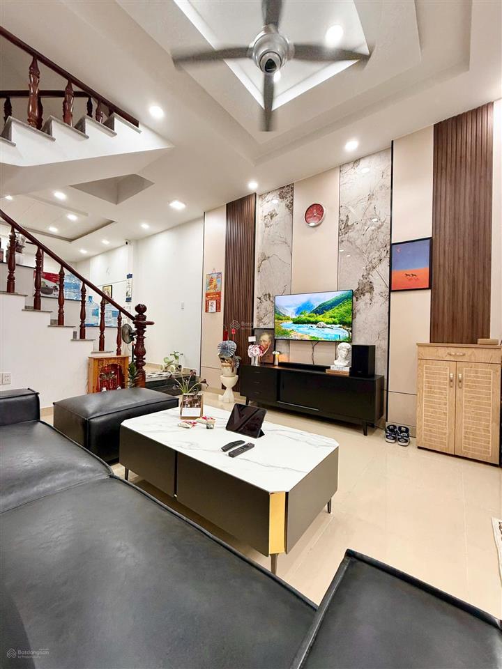 Sát mặt tiền ql13  kdc an ninh  nội khu vip  nhà 3 tầng full nội thất