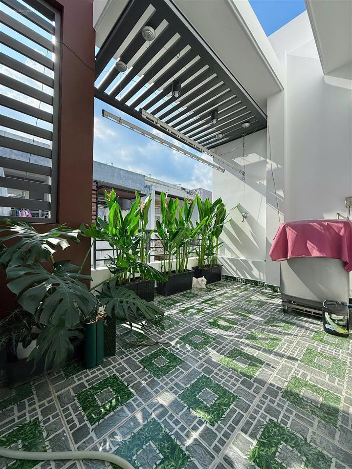 Sát mặt tiền ql13  kdc an ninh  nội khu vip  nhà 3 tầng full nội thất