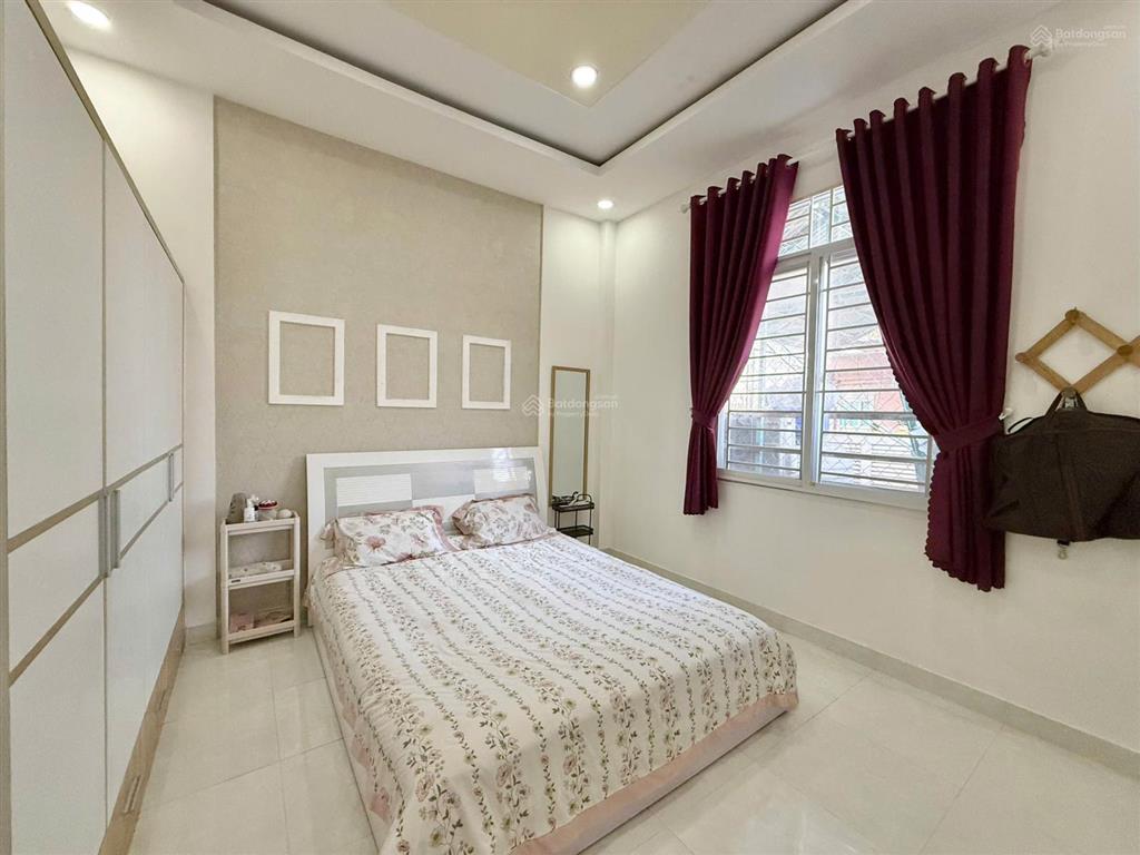 Sát mặt tiền ql13  kdc an ninh  nội khu vip  nhà 3 tầng full nội thất