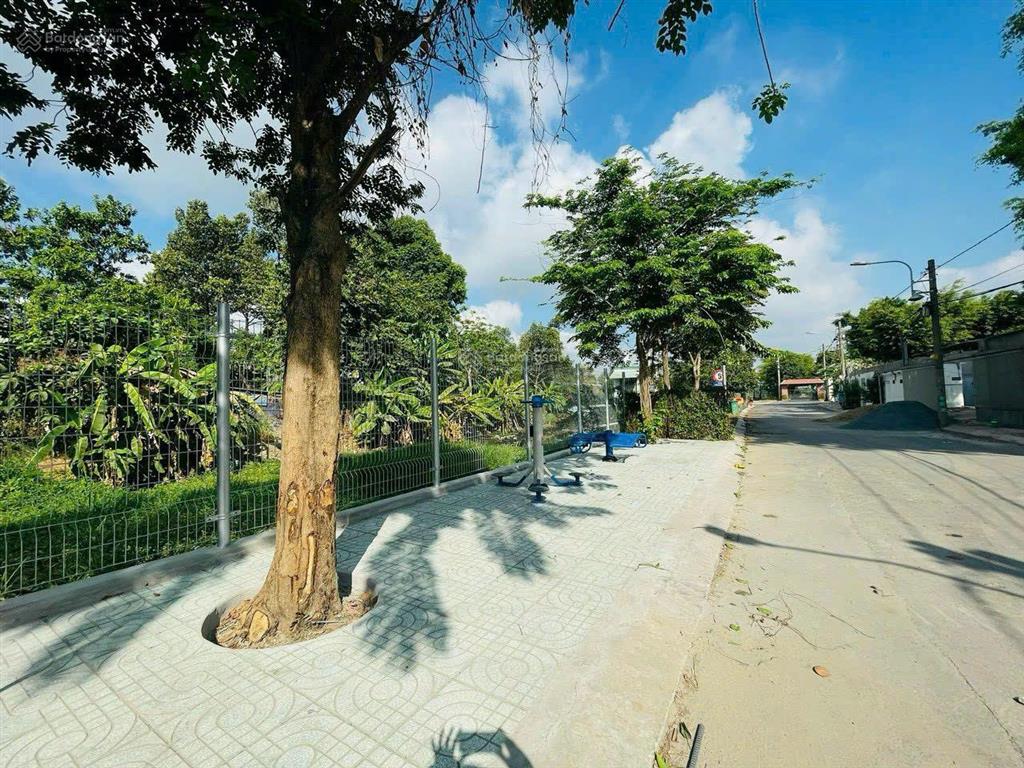 Bán đất ven sông sg  đường ô bàn cờ  ngay ngã ba hiệp bình 5x28m shr