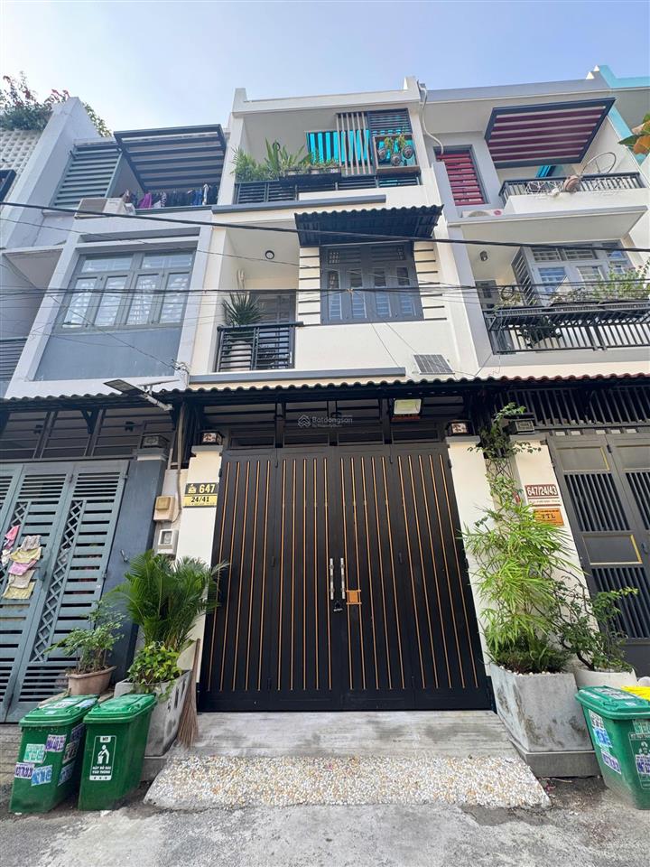 Nhà đẹp 3 tầng khu văn minh đồng bộ  sát ql13  gần vạn phúc city