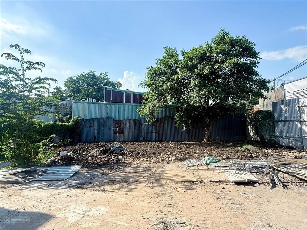 Lô đất đẹp nằm trong kdc giá chỉ 4,6 tỷ/shr  hẻm xe hơi vào tận đất