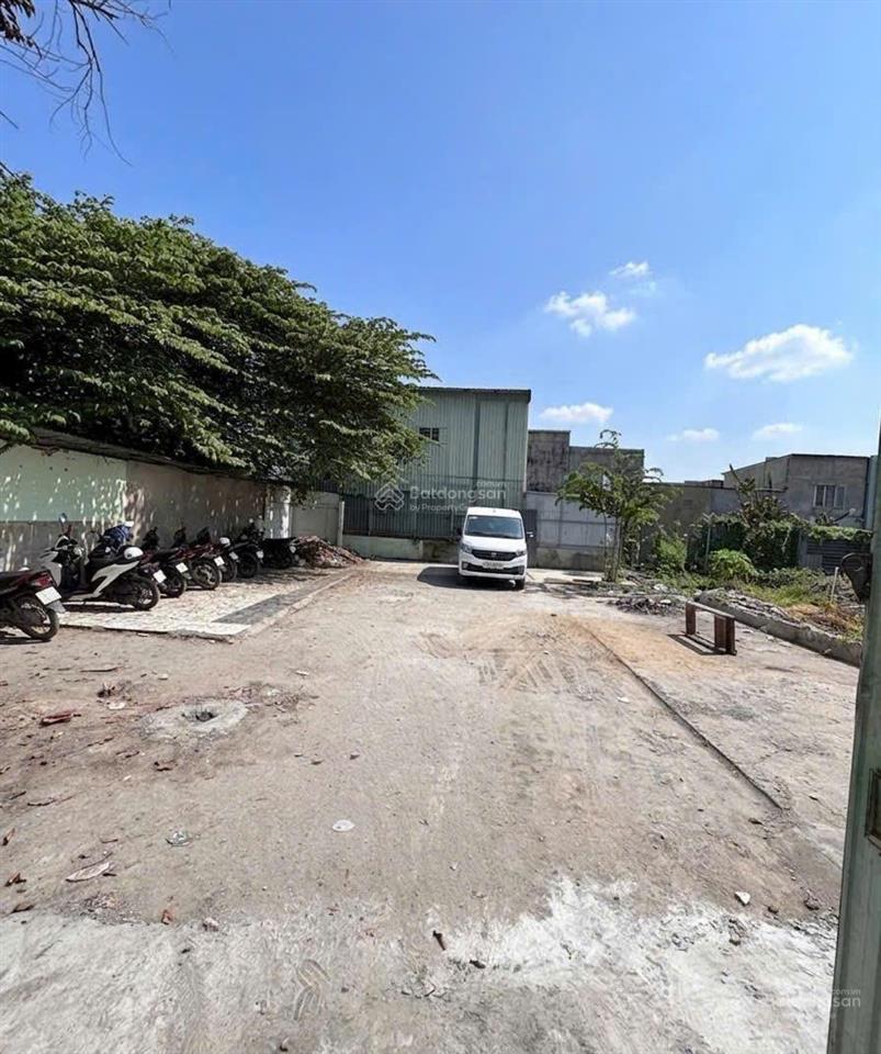 Lô đất đẹp nằm trong kdc giá chỉ 4,6 tỷ/shr  hẻm xe hơi vào tận đất