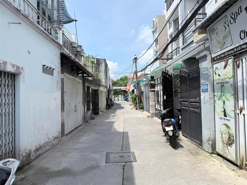 Nhà 1 trệt 2 lầu đường số 38  ngay chợ hiệp bình  cách phạm văn đồng chỉ 500m  6,2 tỷ shr