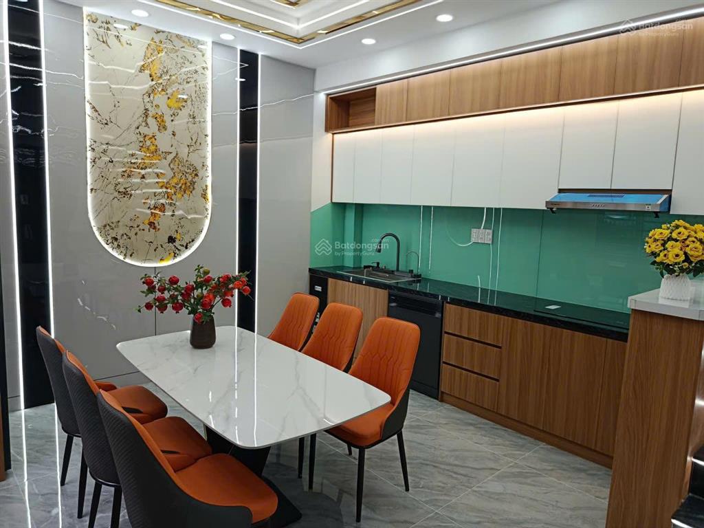 Nhà 4 tầng xây mới  căn góc 2 mặt tiền  ngay chợ đầu mối thủ đức  shr