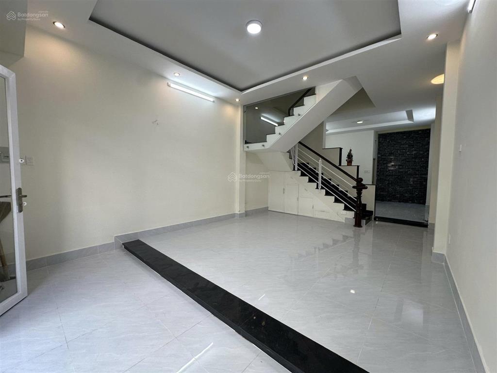 Chỉ 6 tỷ x  nhà 3 lầu gần kdc hồng long sổ hồng hoàn công hẻm xe hơi