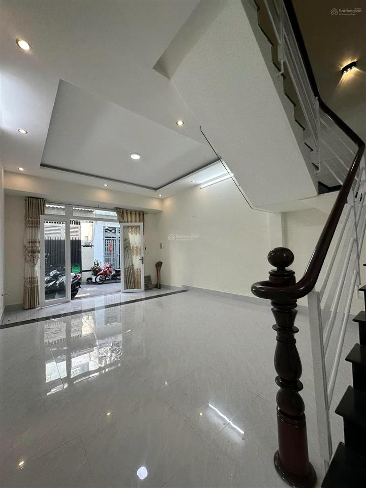 Chỉ 6 tỷ x  nhà 3 lầu gần kdc hồng long sổ hồng hoàn công hẻm xe hơi