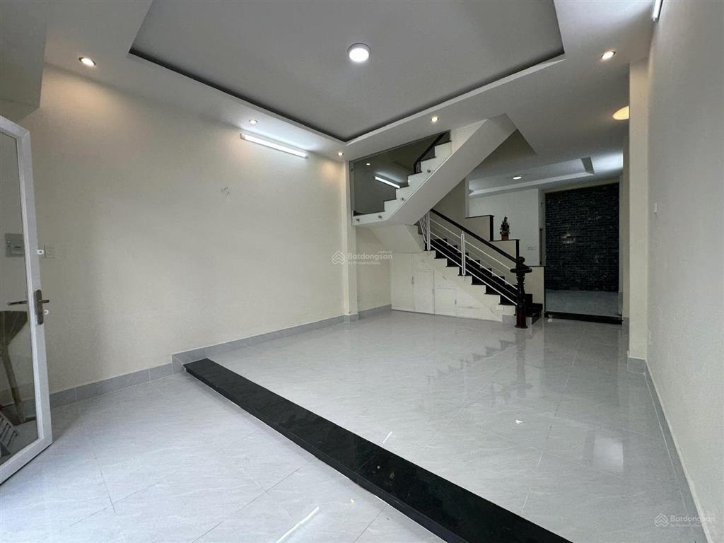 Chỉ 6 tỷ x  nhà 3 lầu gần kdc hồng long sổ hồng hoàn công hẻm xe hơi