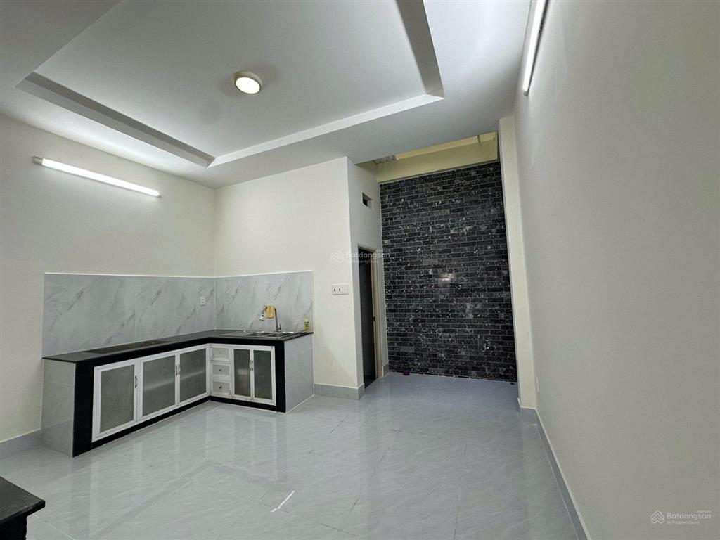 Chỉ 6 tỷ x  nhà 3 lầu gần kdc hồng long sổ hồng hoàn công hẻm xe hơi