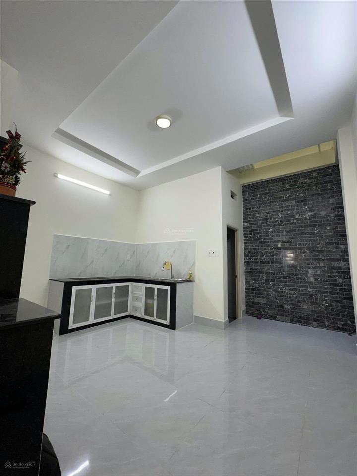 Chỉ 6 tỷ x  nhà 3 lầu gần kdc hồng long sổ hồng hoàn công hẻm xe hơi