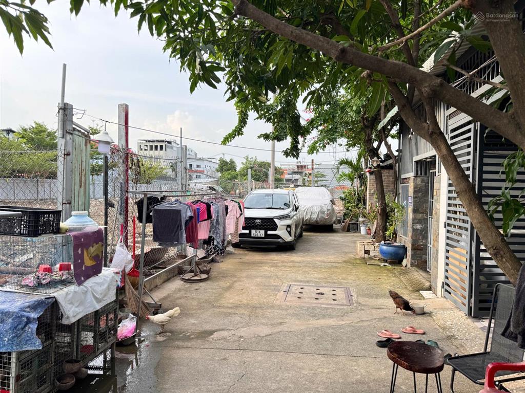 Đất 2 mặt tiền ngay chung cư urban green  hẻm 520 ql13  shr