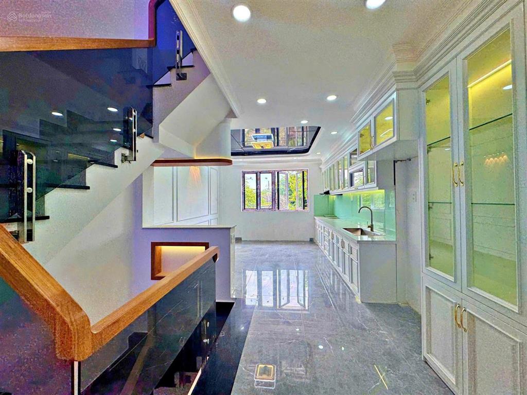 Chủ ngộp cần bán gấp nhà 5 tầng ngay đinh thị thi  mới  full nội thất  shr