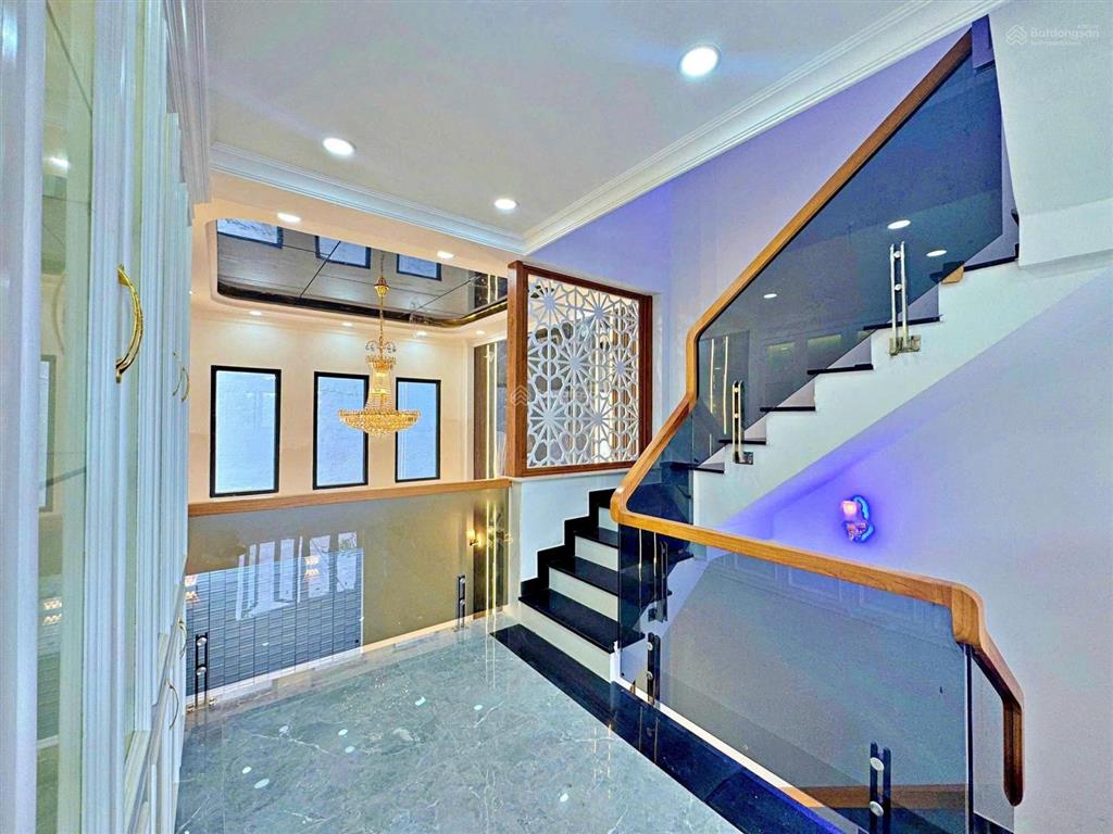 Chủ ngộp cần bán gấp nhà 5 tầng ngay đinh thị thi  mới  full nội thất  shr