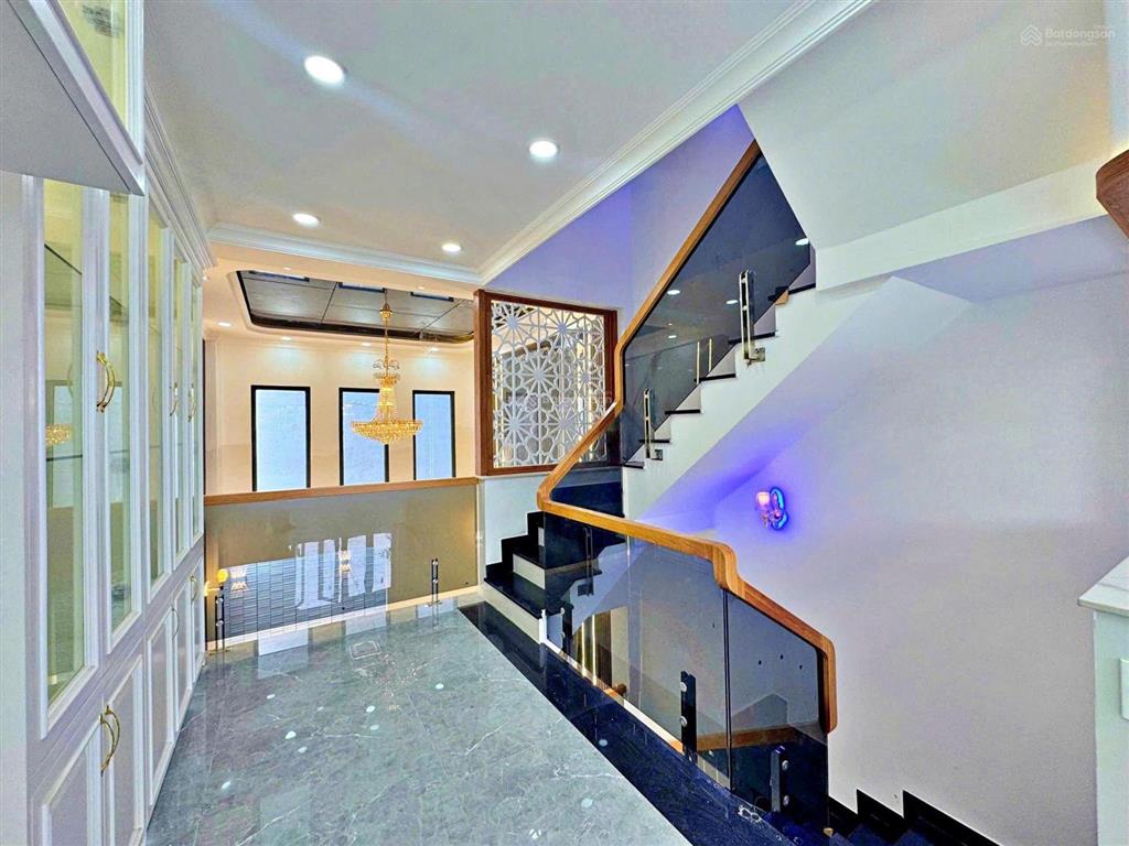 Chủ ngộp cần bán gấp nhà 5 tầng ngay đinh thị thi  mới  full nội thất  shr