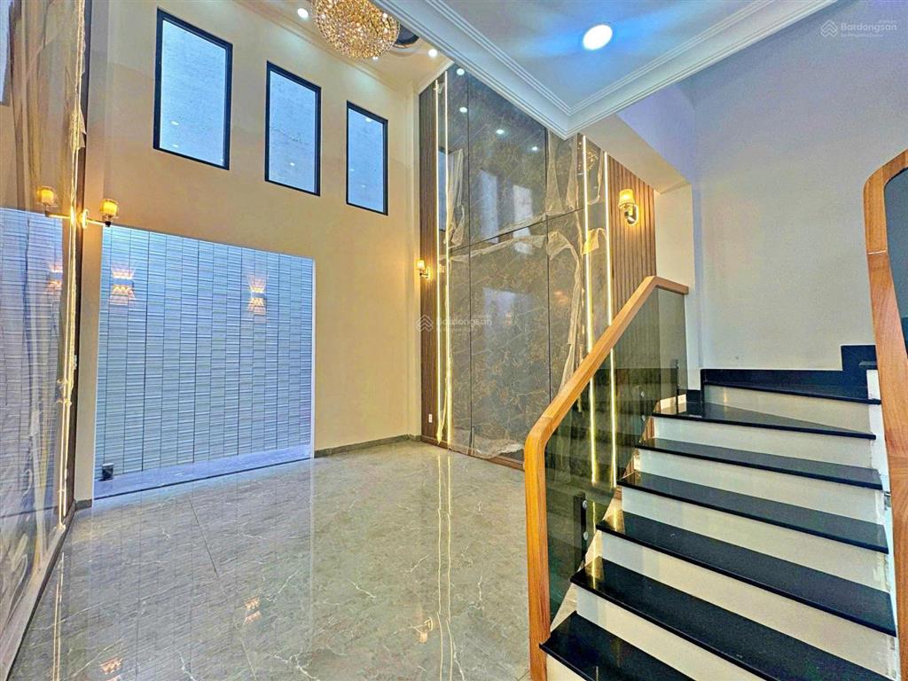 Chủ ngộp cần bán gấp nhà 5 tầng ngay đinh thị thi  mới  full nội thất  shr