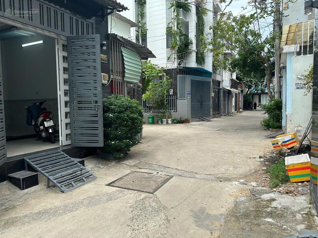 Nhà 3 tầng thông qua đường b hiệp bình  4.5x13 kdc an ninh  hxh  13tr/tháng
