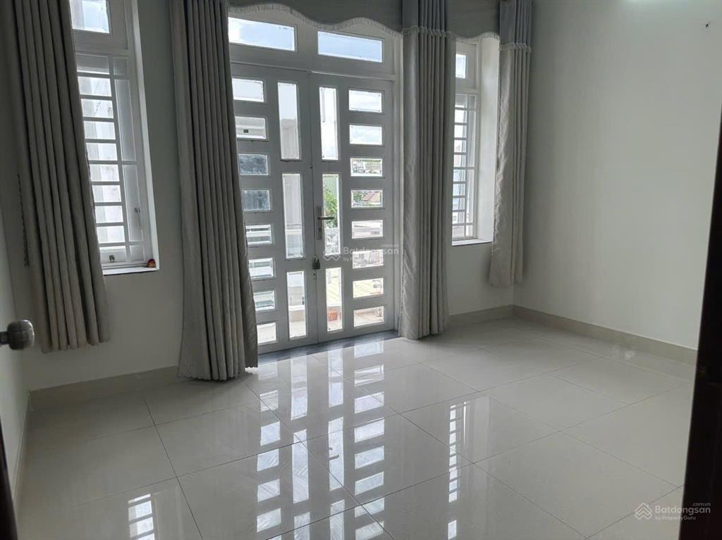Nhà 3 tầng thông qua đường b hiệp bình  4.5x13 kdc an ninh  hxh  13tr/tháng