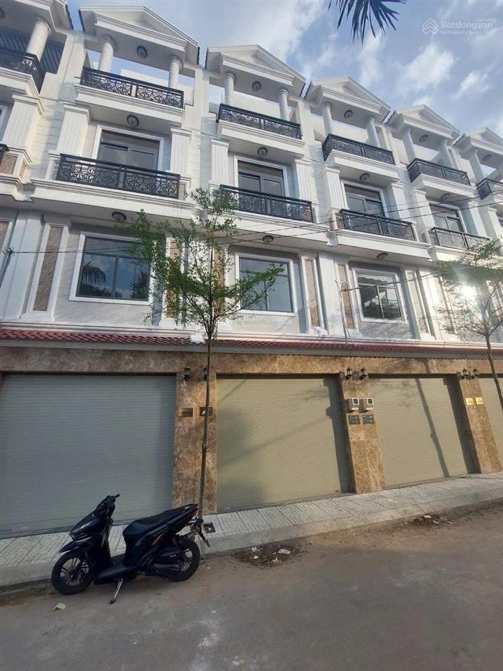 Khu nhà đồng bộ ven sông sg  sát mặt tiền ql13  nhà 4 tầng mới xe hơi đậu trong nhà
