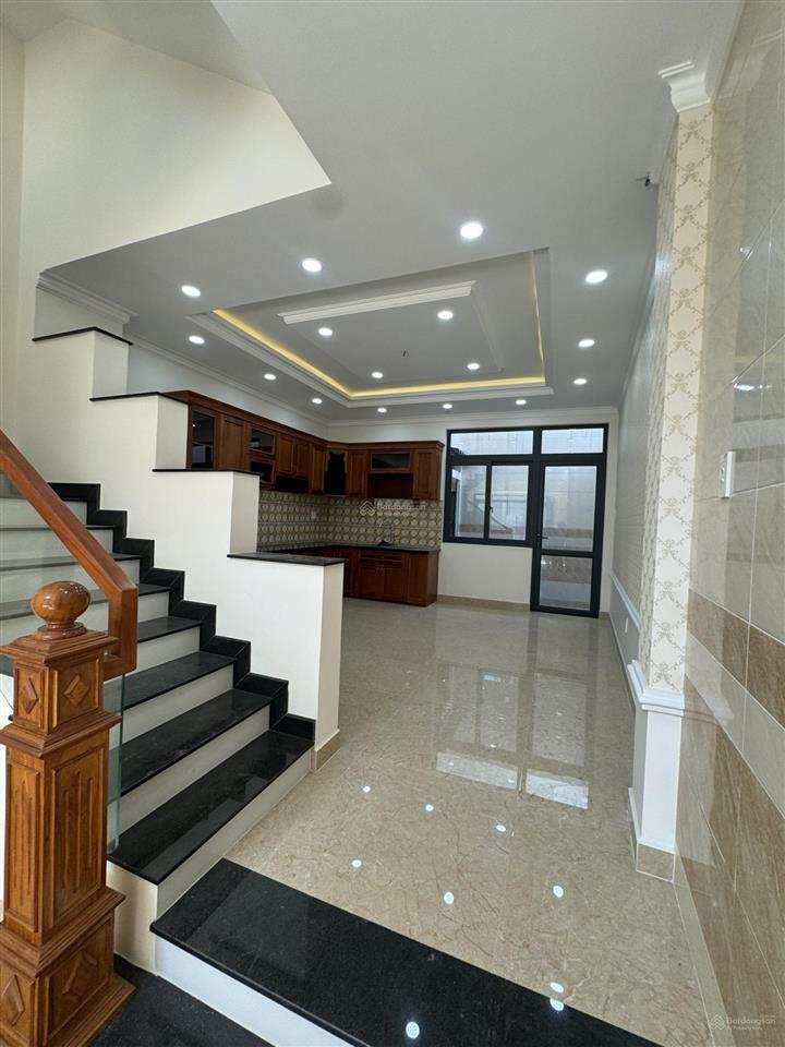 Khu nhà đồng bộ ven sông sg  sát mặt tiền ql13  nhà 4 tầng mới xe hơi đậu trong nhà
