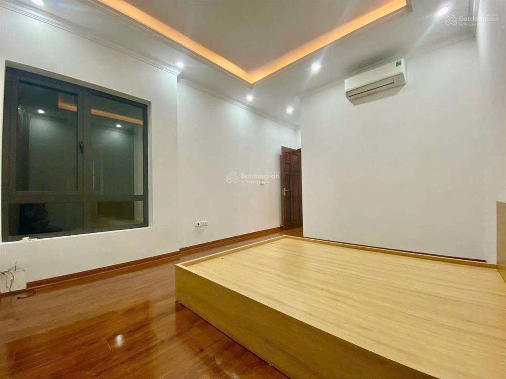 Bán nhà 5 tầng  ngõ 80 hoa lâm  sau big c long biên