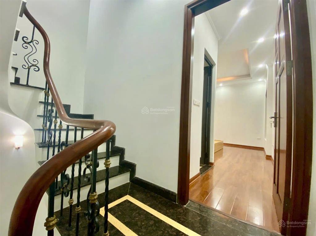 Bán nhà 5 tầng  ngõ 80 hoa lâm  sau big c long biên