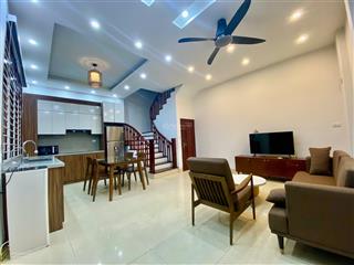 Bán nhà ngõ bồ đề vị trí đẹp  ngõ thoáng  full nội thất dt 40m2 giá 9.6 tỷ