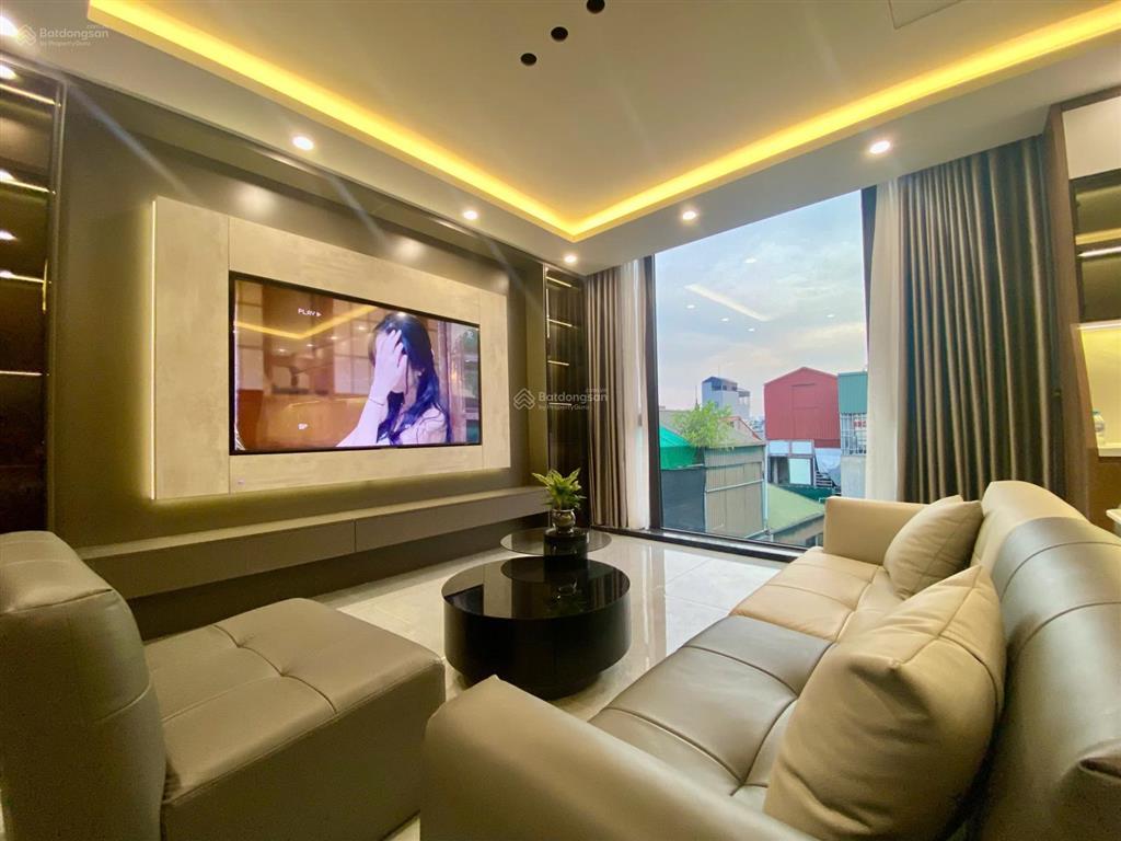 Siêu phẩm 6 tầng thang máy full nội thất cao cấp gần big c long biên giá 11,2 tỷ dt 45m2