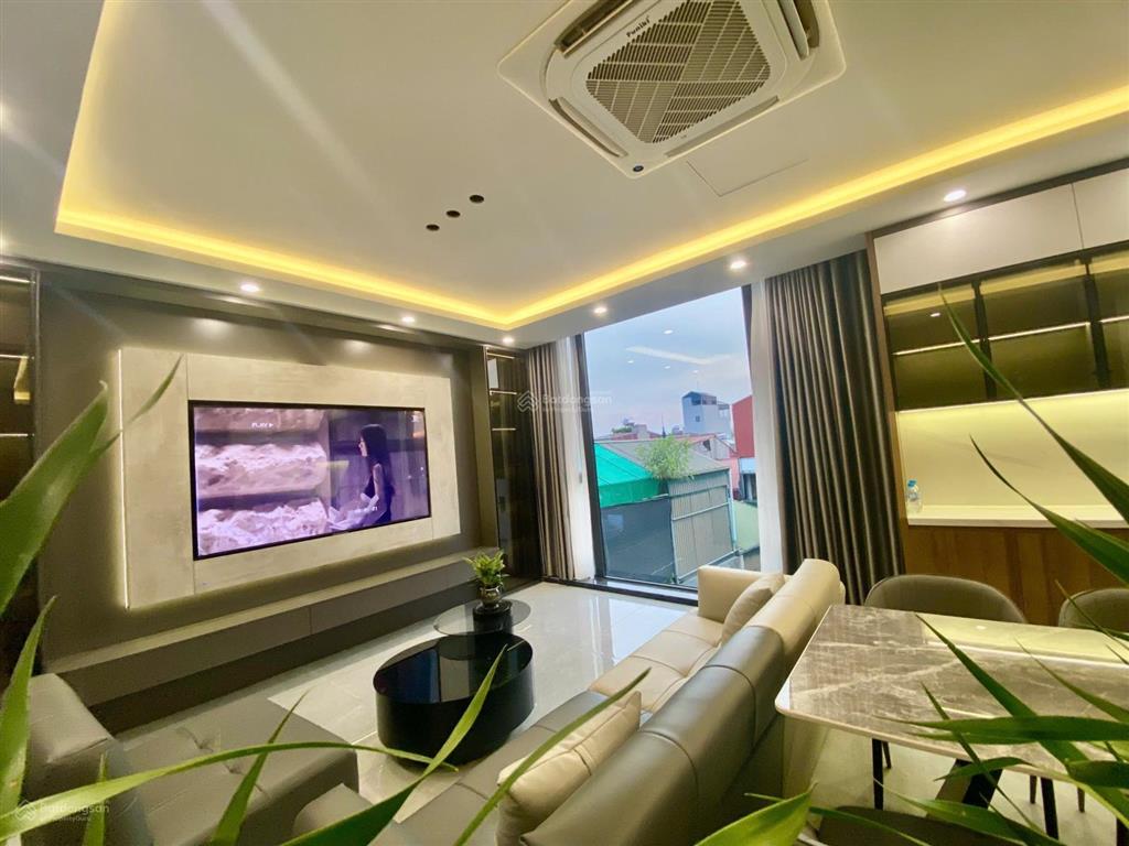 Siêu phẩm 6 tầng thang máy full nội thất cao cấp gần big c long biên giá 11,2 tỷ dt 45m2