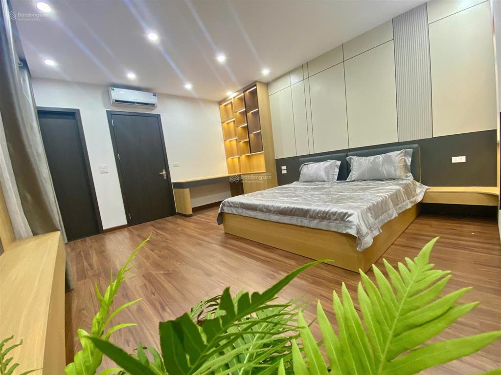 Siêu phẩm 6 tầng thang máy full nội thất cao cấp gần big c long biên giá 11,2 tỷ dt 45m2