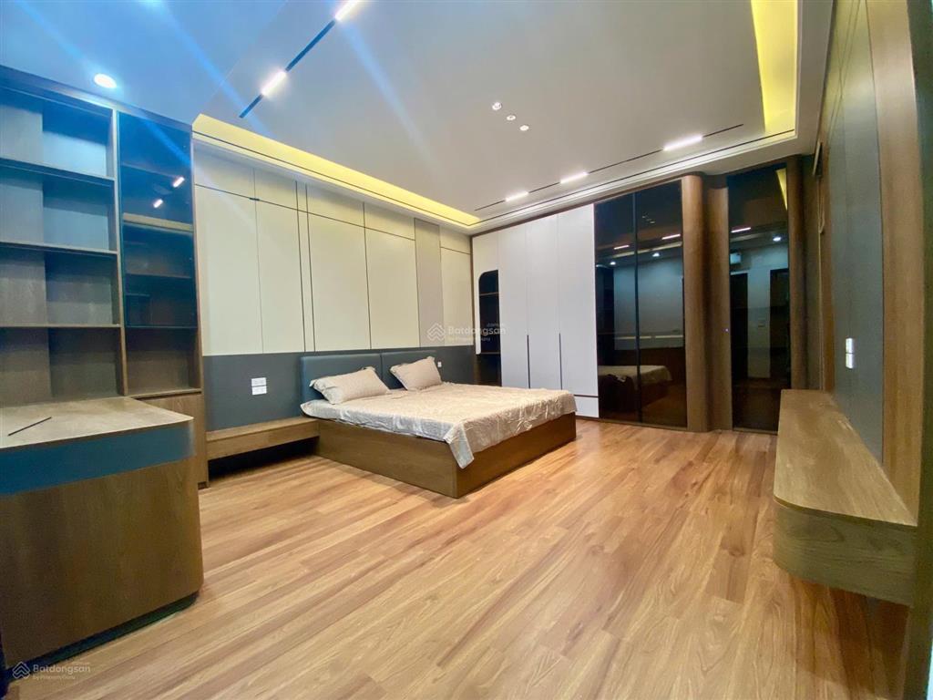 Siêu phẩm 6 tầng thang máy full nội thất cao cấp gần big c long biên giá 11,2 tỷ dt 45m2