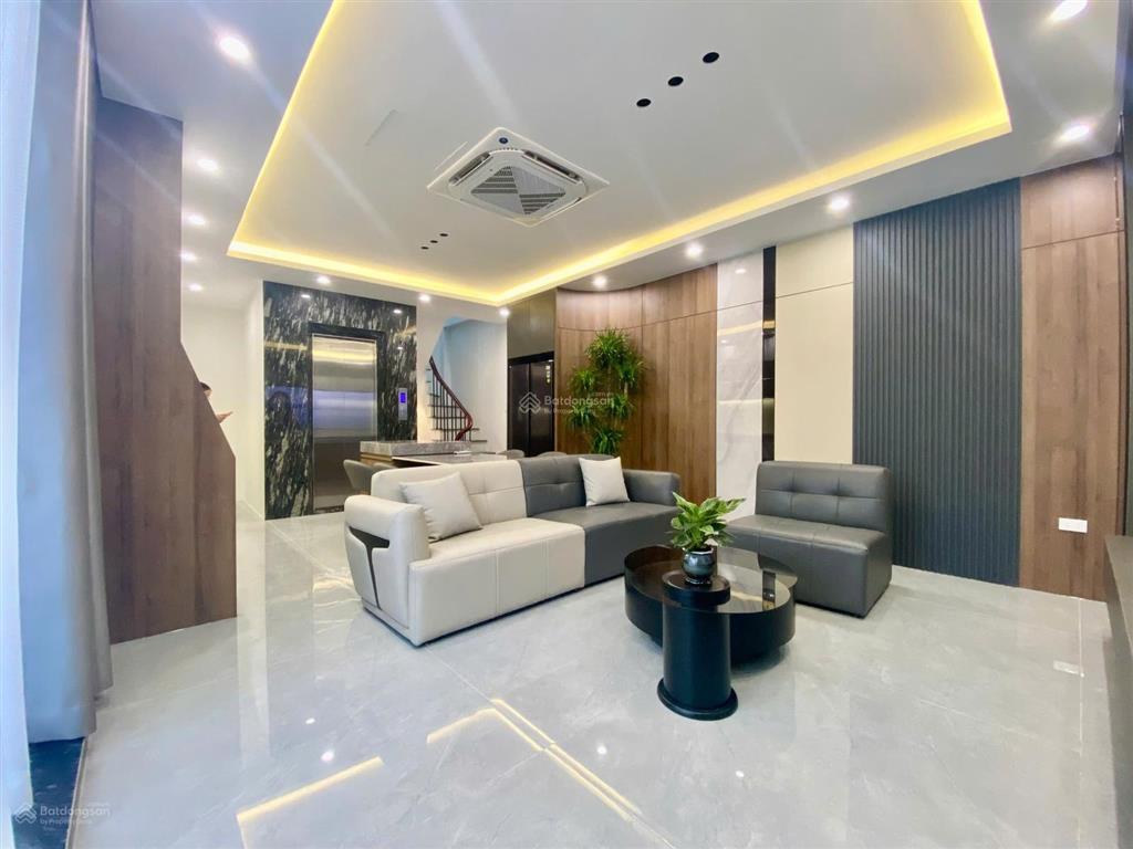 Siêu phẩm 6 tầng thang máy full nội thất cao cấp gần big c long biên giá 11,2 tỷ dt 45m2
