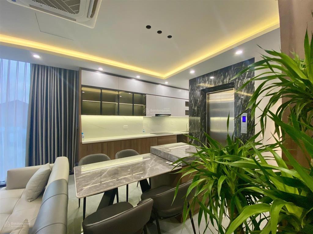 Siêu phẩm 6 tầng thang máy full nội thất cao cấp gần big c long biên giá 11,2 tỷ dt 45m2