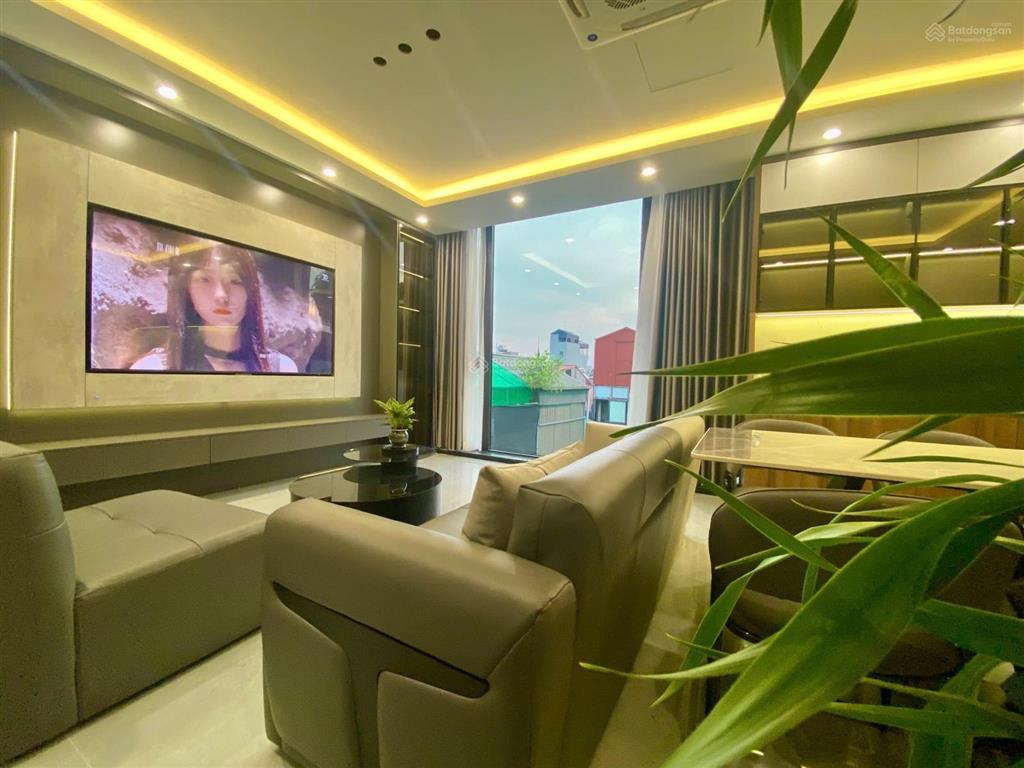 Siêu phẩm 6 tầng thang máy full nội thất cao cấp gần big c long biên giá 11,2 tỷ dt 45m2