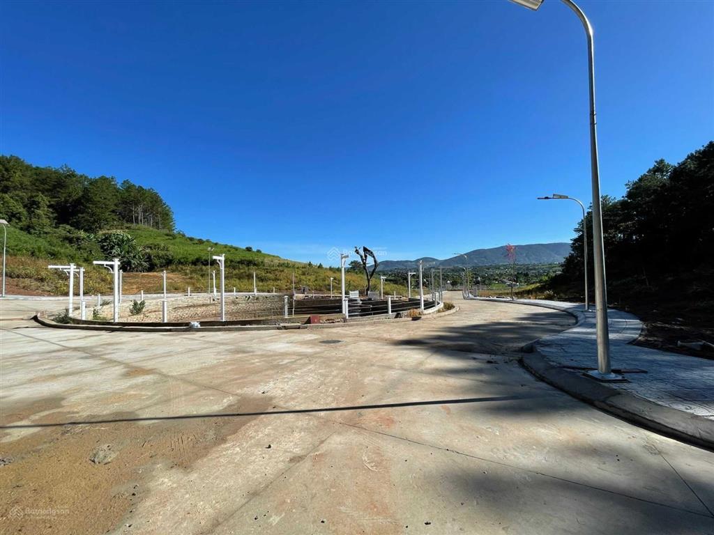 Đất full thổ cư ven đà lạt. sát đồi thông cực kì phù hợp để làm nhà nghỉ dưỡng. hạ tầng hoàn thiện